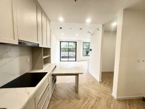 Bố trí khu vực bếp, phòng khách, ban công